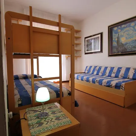 Apartment Valbella Con Piscina