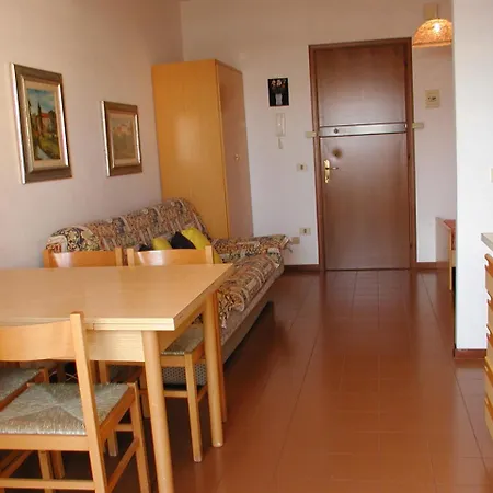 Apartment Valbella Con Piscina