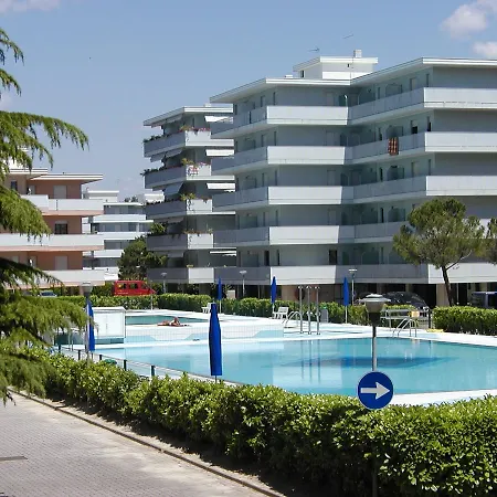 Valbella Con Piscina Apartment