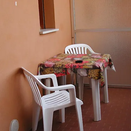 Apartment Valbella Con Piscina *