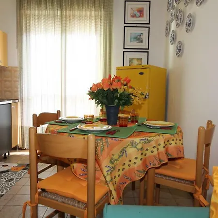 Apartment Valbella Con Piscina