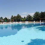 Apartment Valbella Con Piscina *