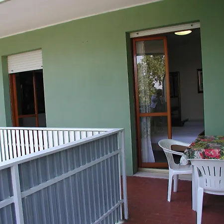 Valbella Con Piscina Apartman *