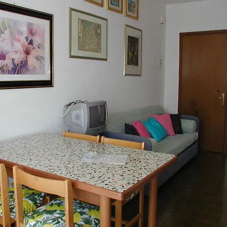 Valbella Con Piscina Immobiliare Friuli Apartment *