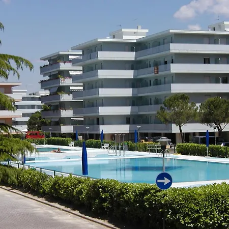 Valbella Con Piscina Appartamento *