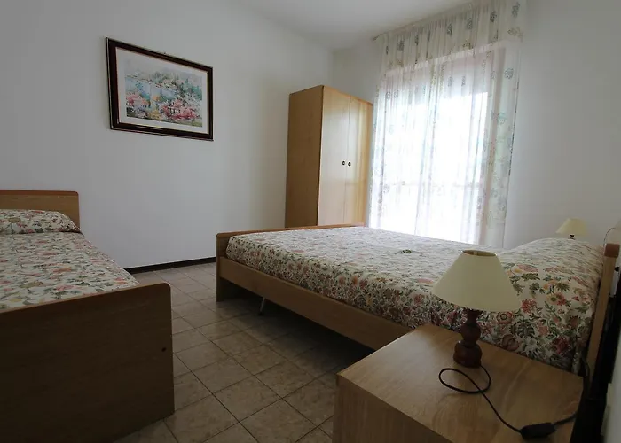 Valbella Con Piscina Lägenhet Bibione